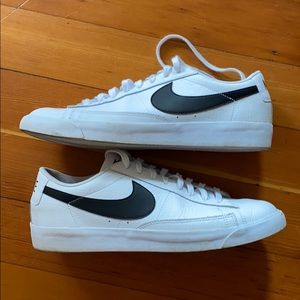 Nike Blazer Low- white/black- size 11